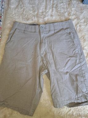 Lee's Extreme Comforr Men's Casual Gray Chino Shorts